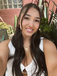 Hello, just wanted to see what you guys think about the little room I've  done to start taking models in. I've had set up in my living room but it  was too