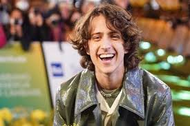 Sangiovanni Chi E Biografia Eta Vero Nome E Fidanzata Del Cantante La Notizia