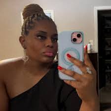 Janette Oneal's Instagram, Twitter & Facebook