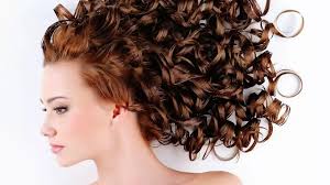 Root clipping, la técnica viral de TikTok para lograr rulos más definidos