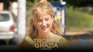 Lucia (alba rohrwacher), una geometra di 36 anni, vive da sola con sua figlia. Troppa Grazia Clip Extra Fritto Youtube