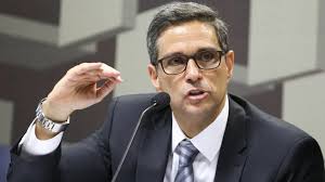 Daniel Vorcaro ficou mais de uma hora no BC em reunião com Campos Neto