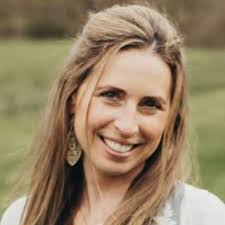 Amy Medeiros's Instagram, Twitter & Facebook