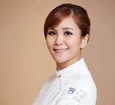 Vicky Lau's Instagram, Twitter & Facebook