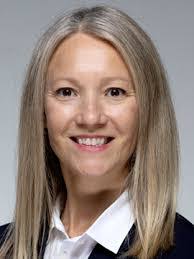 Jennifer Fewell's Instagram, Twitter & Facebook