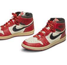 The air jordan iv was released in 1989, and in the family of air jordans — which includes more than 30 different models in countless colorways, including the popular gym red , made between 1985 and 2019 — it remains one of. Michael Jordan Schuhe Von Basketball Legende Fur Rekordpreis Versteigert Welt