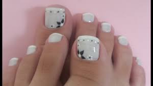 Las uñas de porcelana se parecen a las acrílicas debido a que se elaboran de la misma forma pero cambia el acrílico por la fibra de vidrio. Los Mejores Disenos De Unas Decoradas Para Pies 2020 2021