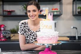 Geburtstagstorte Mit Krone Fruchtige Buttercreme Torte Torte Fur Sena Buttercreme Torte Creme Fur Torten Buttercreme
