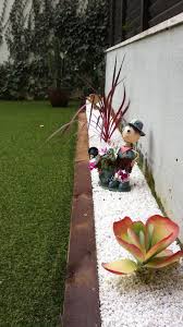 Gradini amenajate ieftin ~ amenajarea gradinii cu piatra decorativa marunt… vă propunem o listă de plante pe care le puteţi sădi pe terenurile pietroase. Piatra Decorativa Un Material Ieftin Ideal Pentru Amenajarea Gradinii