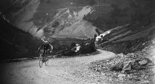 Ce champ de pierre, emprunté par le peloton du tour dès 1922, se transforma en un champ de ruines pour nombre de coureurs. Le Tour De France De Gallica Etape 18 Izoard Le Blog De Gallica