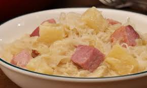Sauerkraut Mit Kasseler Ist Besonders Aromatisch Mit Ananas Und Karamellisierten Zwiebeln Wie Der Def Kassler Mit Sauerkraut Sauerkraut Rezepte Mit Sauerkraut