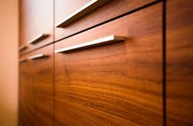 how to choose kitchen cabinet pulls