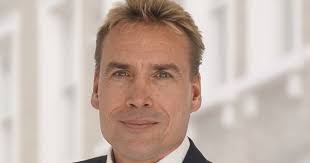 Benjamin Knopp's Instagram, Twitter & Facebook