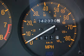 لماذا يحتوي عداد السيارة على سرعات غير حقيقية تعرف على السر