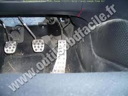 One clip is located up by the blower motor. Obd Stecker In Honda Civic 8 2006 2011 Einfach Ihren Adapter Finden
