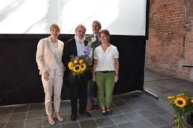 Tip the artist $1 suggested tip. Stadt Brandenburg Wolfgang Kiessler Mit Dem Brandenburgischen Denkmalpflegepreis 2018 Geehrt