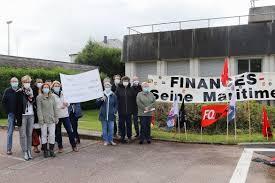 Cité administrative entrée a 21, quai jean moulin. Bolbec Mouvement De Contestation Devant Le Centre Des Finances Publiques
