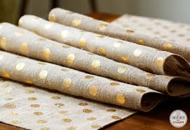 How to choose the best runner for a dining table? Burlap Table Runner Easy And Simple Diy No Sew Tutorial