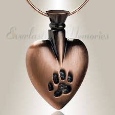 I also included ways different pet owners immortalized their beloved animals, such as personalized pet memorial stones and lovely urns that contain a dog's or cat's ashes. Lost Pet 15 Ideas Of What To Do With Your Pet S Ashes