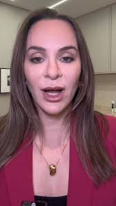 😔 As marcas de acne ainda te lembram todos os dias do que já passou?,  Aquelas cicatrizes fundas que nem maquiagem consegue disfarçar podem abalar  a autoestima de qualquer pessoa., Mas você não precisa ...