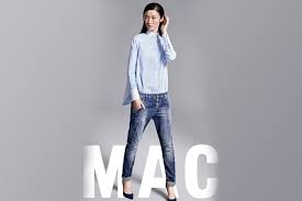 Einfach weil sie mit allem kombinierbar ist. So Stylt Ihr Die Boyfriend Jeans