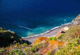 Der natürliche sandstrand des hafens von seixal an der nordküste der insel ist dank seiner einzigartigen landschaft einer der am meisten fotografierten strände auf madeira. Die Schonsten Strande Auf Madeira Strandurlaub Madeira Weg De