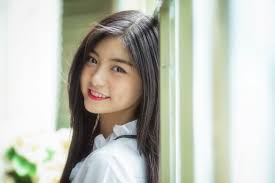 Tóc đen dài, má lúm" hot girl Việt đẹp tựa tình đầu gây sốt