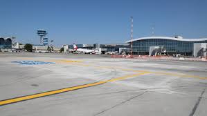 In the early 2000s (decade), tarom moved all of its activities to otopeni (renamed henri coandă international airport). Aeroporturi Bucuresti La Pista NumÄƒrul 1 S Au Efectuat AsfaltÄƒri Pe 66 Din SuprafaÅ£a De Reparat Digi24