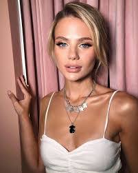 Madeline Schell's Instagram, Twitter & Facebook