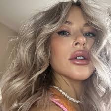 Amy Curran (@amiCurran)