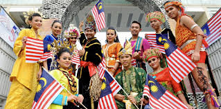 Namun itu lah yang mejadikan malaysia salah sebuah negara yang unik dari segi kepelbagaian dalam masyarakat. Interaksi Kaum Berpaksi Kemaslahatan
