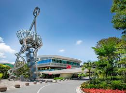 From clothing and accessories to popular brand stores since being founded in miami beach in 2007, avant gallery has remained as committed as ever to being an exciting presence for established as. The Best Things To Do In Aventura Fl Near Miami Miami Herald