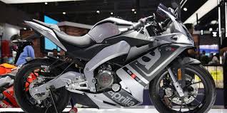 Tapi emang, performa mesinnya gak kaya yang dua silinder. Aprilia Gpr250 Diperkenalkan Pendatang Baru Cakep Di Sport 250cc Otosia Com