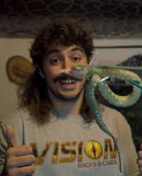 Crazy how big this guy is now.. RUSTY THE KING COBRA is getting absolutely  massive. My dude @tylernolantattoos does it right sonnnnn 🐍🐍🙏