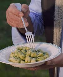 1 teentje (of meer als je dat lekker vindt) knoflook. Jamie Oliver Gnocchi Gennaro Contaldo Facebook