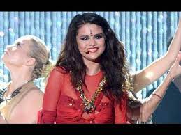 We got our hands on a throwback photo of the ' rare ' singer in which she is donning saree. Selena Gomez Busted For Wearing Bindi In Come Get It Performance At The 2013 Mtv Movie Awards Youtube