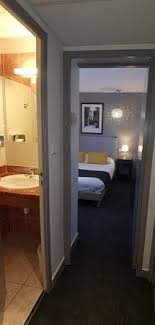 Check spelling or type a new query. Suite Junior Avec Salon Accessibles Par Ascenseur Insonorisation Climatisee Wi Fi Gratuit Tv Satellite Avec Coffre Fort Et Mini Refrigerateur Salle De Bain Privative Avec Seche Cheveux Bild Von Hotel Acacias Arles