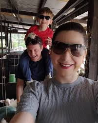 Photo dump do nosso passeio em família no @parquedaovelha, no final de  novembro, com meus meninos, Dudu e @alexferrari.rs 😍 Foi pura diversão,  ainda mais com a companhia da Brit, cachorrinha super