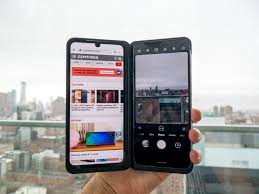 It's fair to say that when you think of flagship phones, lg may not be the first brand that comes to mind. Lg V60 Thinq 5g Hands On Review Dual Screen And Early Verdict