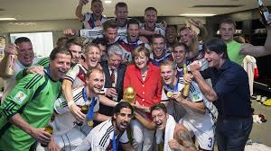 The dfb team are consistently amongst the top three in fifa's world rankings, with only world cup and european championship winners spain positioned higher on a regular basis. Kanzlerin Angela Merkel Bei Dfb Team Vor Wm In Sudtirol