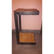 Avec son design scandinave et traditionnel, cette table de chevet s'assemble parfaitement avec les autres meubles de la série tyssedal. Table De Chevet En Metal Et Bois