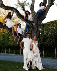 O Imagine De Milioane Jennifer Lopez Un Nou Portret De Familie In Formula Completa Ce credeti ca este fata sau baiat ? o imagine de milioane jennifer lopez