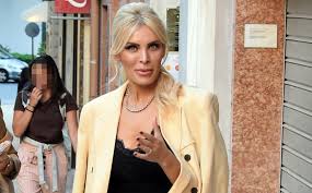 Jun 17, 2021 · celebrities η κατερίνα καινούργιου απαντά ευθέως στην κατερίνα καραβάτου. Katerina Kainoyrgioy Newsbeast