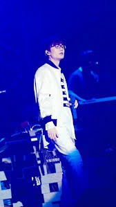 我许嵩哥哥唱歌的帅照～_明星图片_我要个性网