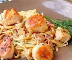 Petoncles Poeles Avec Fettucini Au Bacon Sauce A La Creme In 2020 Scallops Seared Scallop Recipes Pan Seared Scallops