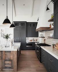 Vivir Design On Instagram Let S Keep Our Morning Rolling With This Beautifully Bold Kitc Cottage Style Kitchen Farmhouse Kitchen Design Rustic Modern Kitchen