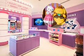 A 1950s Sanrio Wonderland Has Taken Over Universal Studios Singapore (With A Themed Cafe & Character Meets)