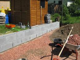 Eine Stutzmauer Aus Beton Schalungssteinen Zum Hohenausgleich Wir Bauen Dann Mal Ein Haus