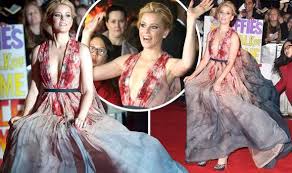 Effie trinket is the escort of the district 12 tributes, including katniss everdeen and peeta mellark, being an advisor to the pair. Elizabeth Banks Is Almost Swept Away At Mockingjay Part 1 Uk Film Premiere Celebrity News Showbiz Tv Express Co Uk