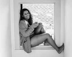 Saucy brunette beauty deja dare. The 1 Lesson I Ve Learned Dating As A Plus Size Woman The Everygirl